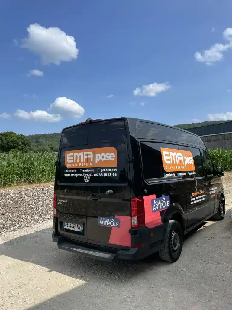 Camion, EMA Pose, menuisier agenceur, à Naisey-les-Granges