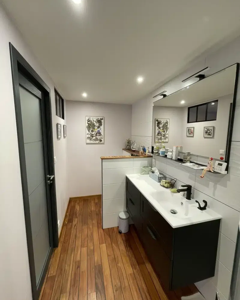 Réalisation salle de bains, EMA Pose, menuisier agenceur, à Naisey-les-Granges