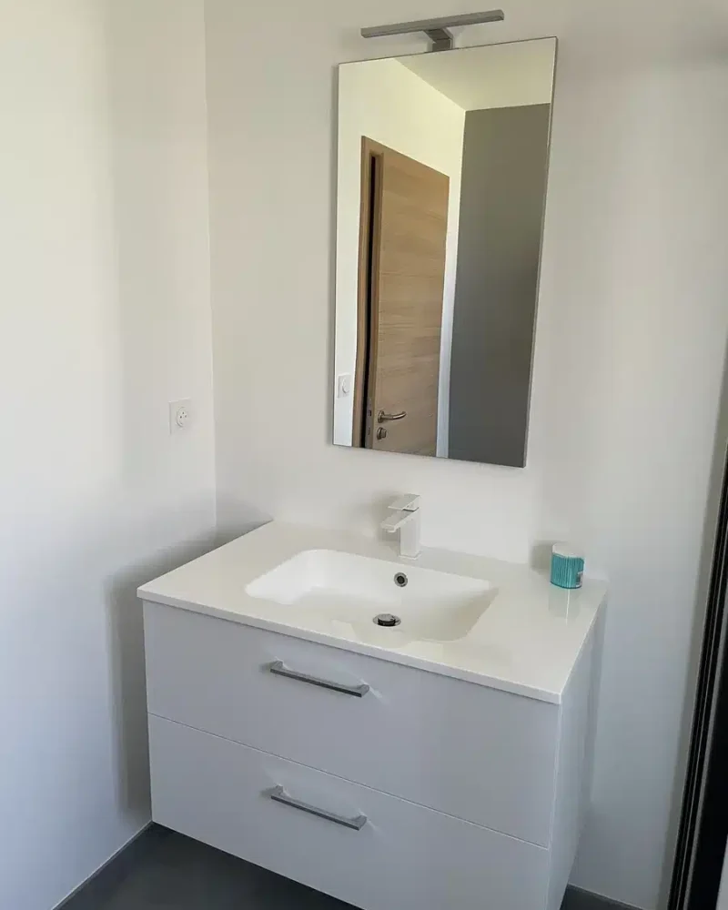 Réalisation salle de bains, EMA Pose, menuisier agenceur, à Naisey-les-Granges