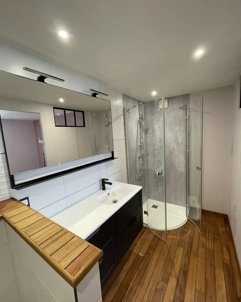 Réalisation salle de bains, EMA Pose, menuisier agenceur, à Naisey-les-Granges